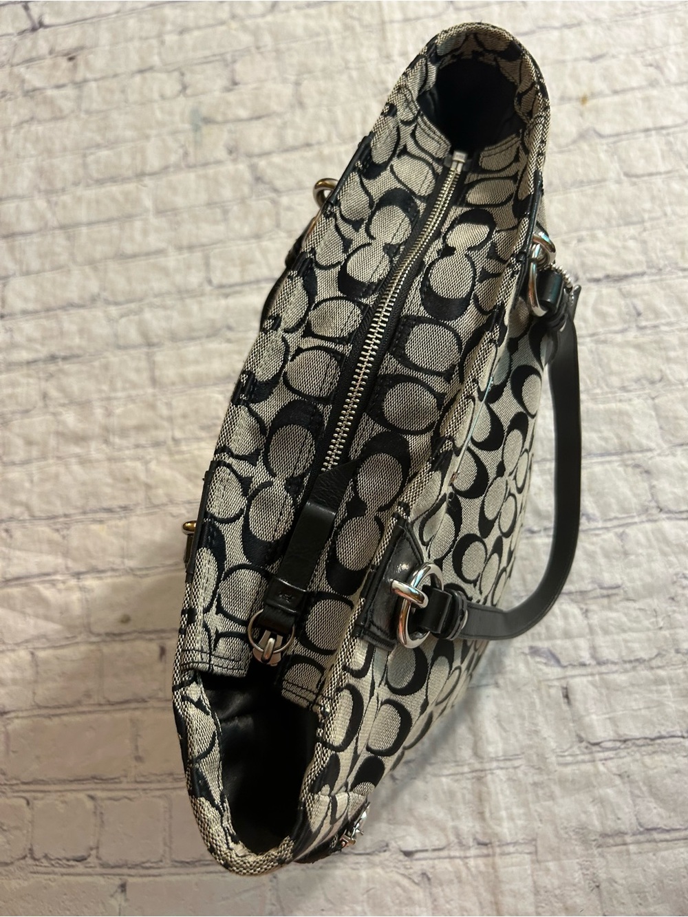 COACH GALLERY NS ZIPPER TOTE SIGNATURE CANVAS BLACK LEATHER/ GREY SIDE POCKETS - Picture 9 of 13